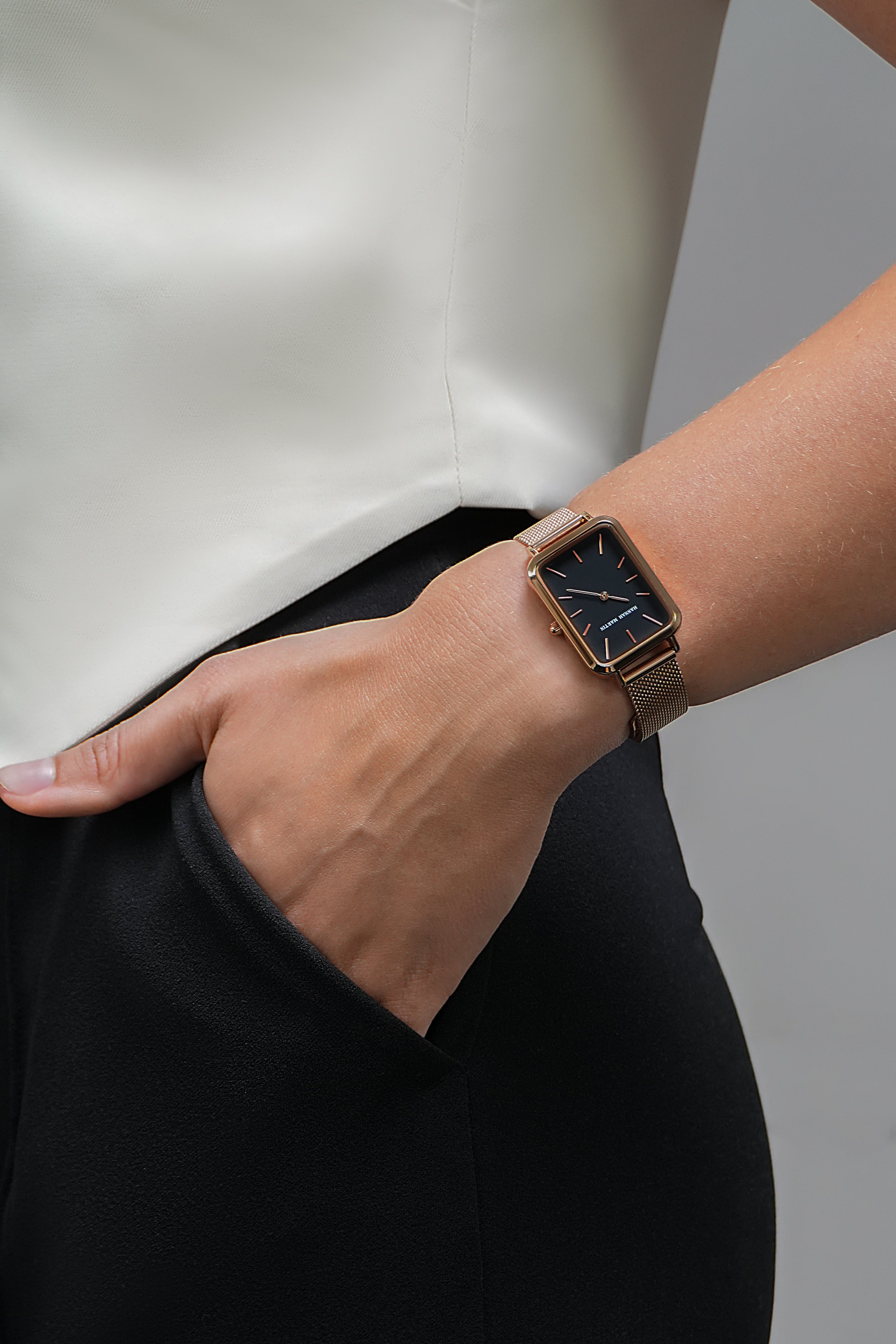 Midnight - Rechthoekig Horloge Roségoud met Zwarte Wijzerplaat en Mesh Band
