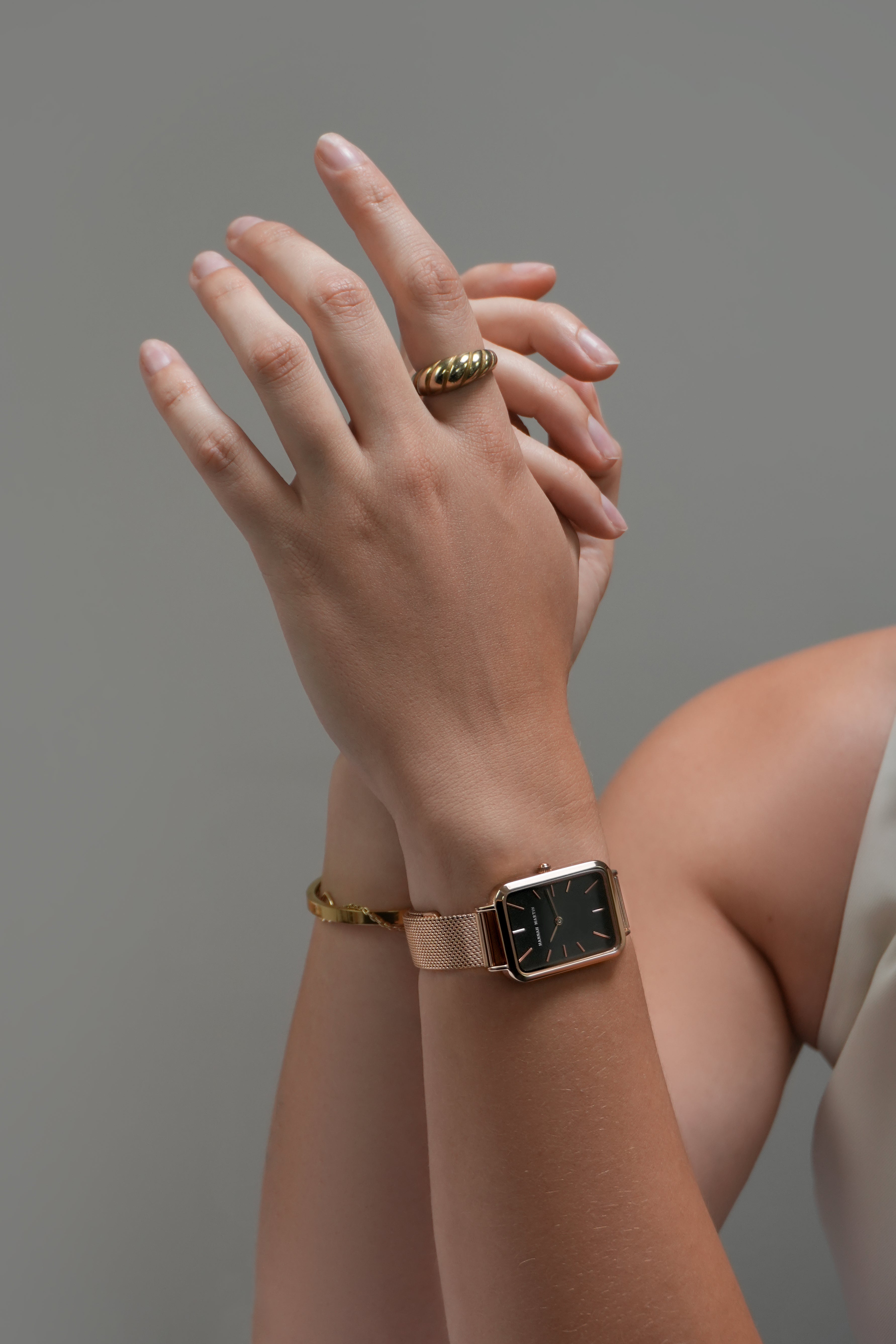 Midnight - Rechthoekig Horloge Roségoud met Zwarte Wijzerplaat en Mesh Band