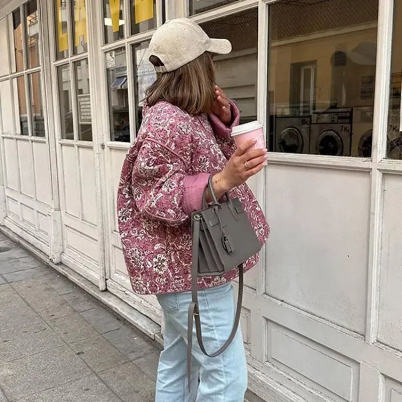 Lotte Comfortabele Gewatteerde Jas met Geborduurd Motief