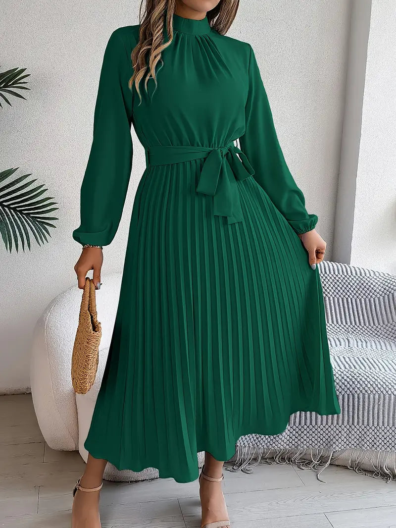 Layla – Elegante Zachte Jurk met Opstaande Kraag en Geplooide Ceintuur