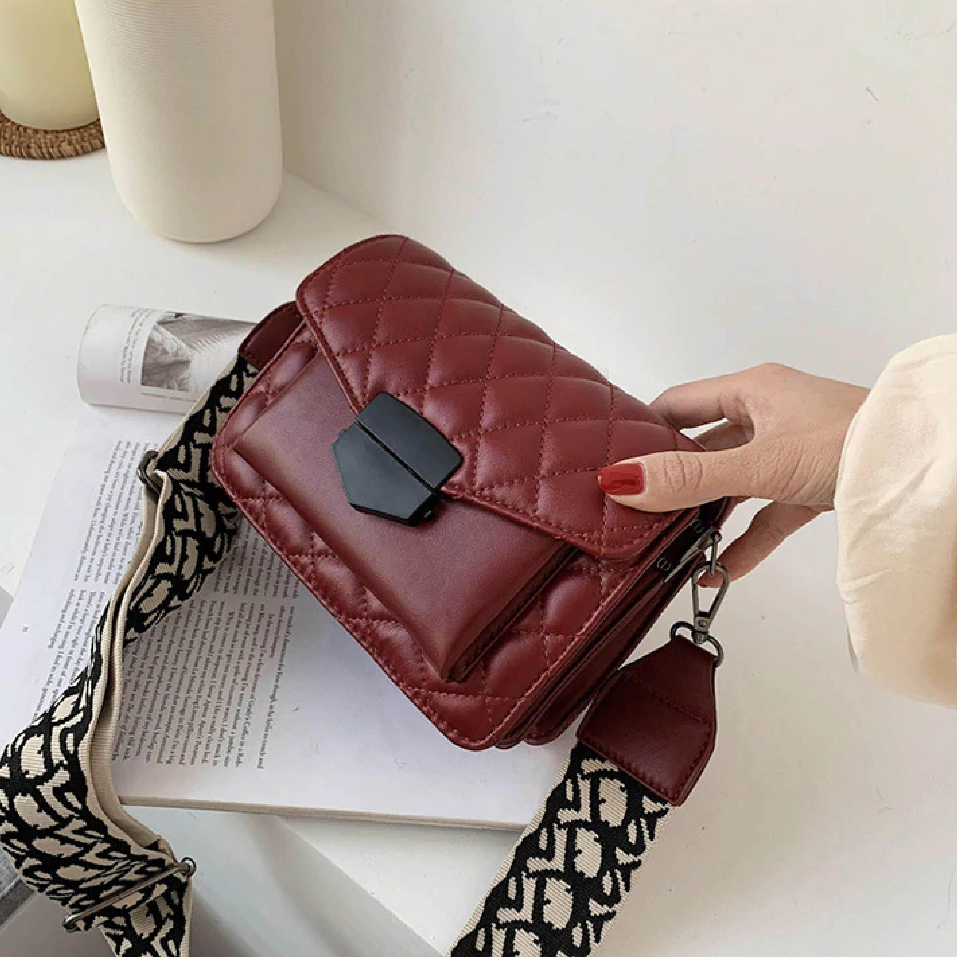 Fenna Luxe Handtas: Tijdsloze Elegantie en Praktische Ruimte