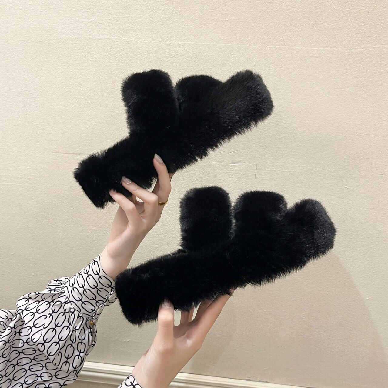 Tessa Luxe Faux Fur Slippers - Comfortable and Trendy Slippers for Home and Outdoors