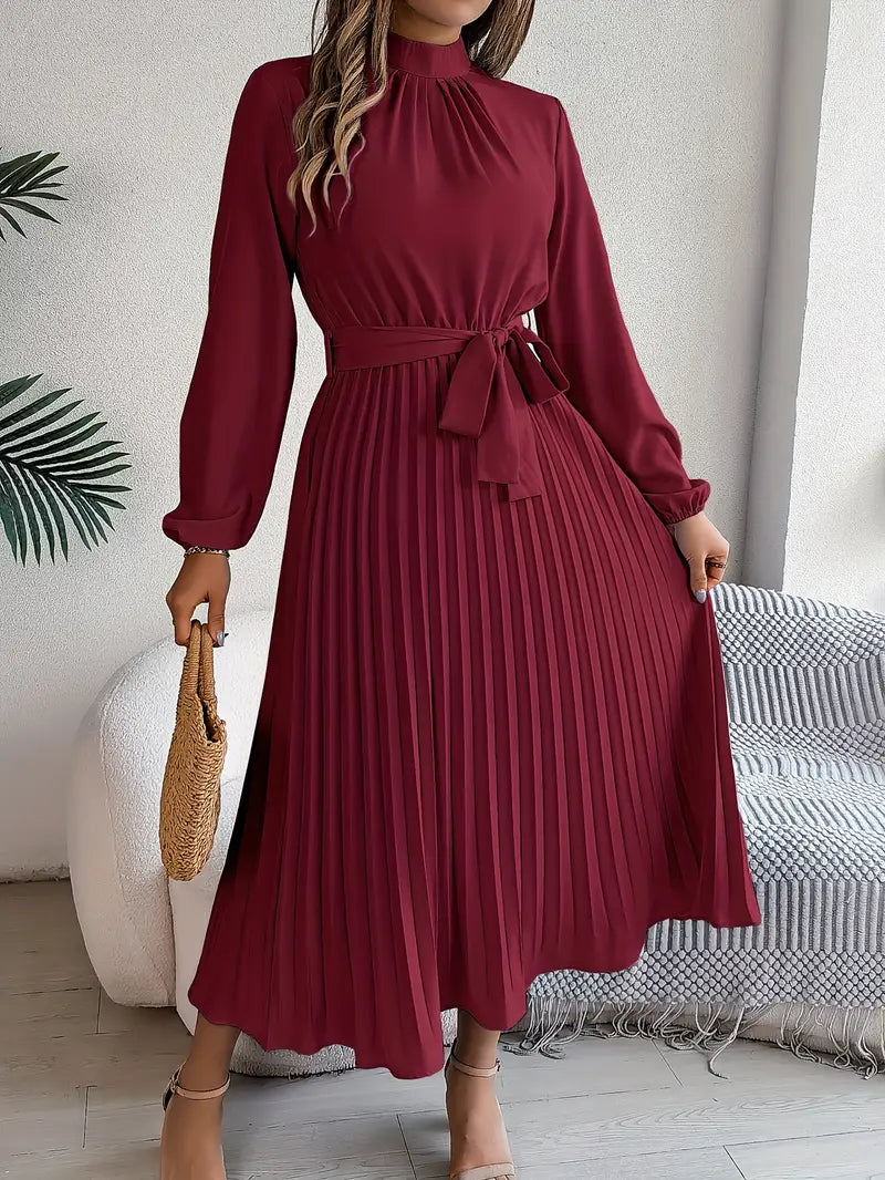 Layla – Elegante Zachte Jurk met Opstaande Kraag en Geplooide Ceintuur
