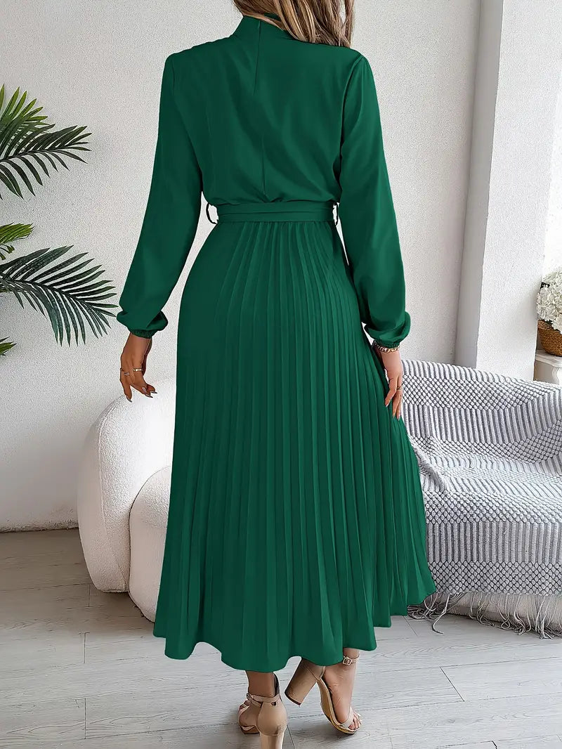 Layla – Elegante Zachte Jurk met Opstaande Kraag en Geplooide Ceintuur