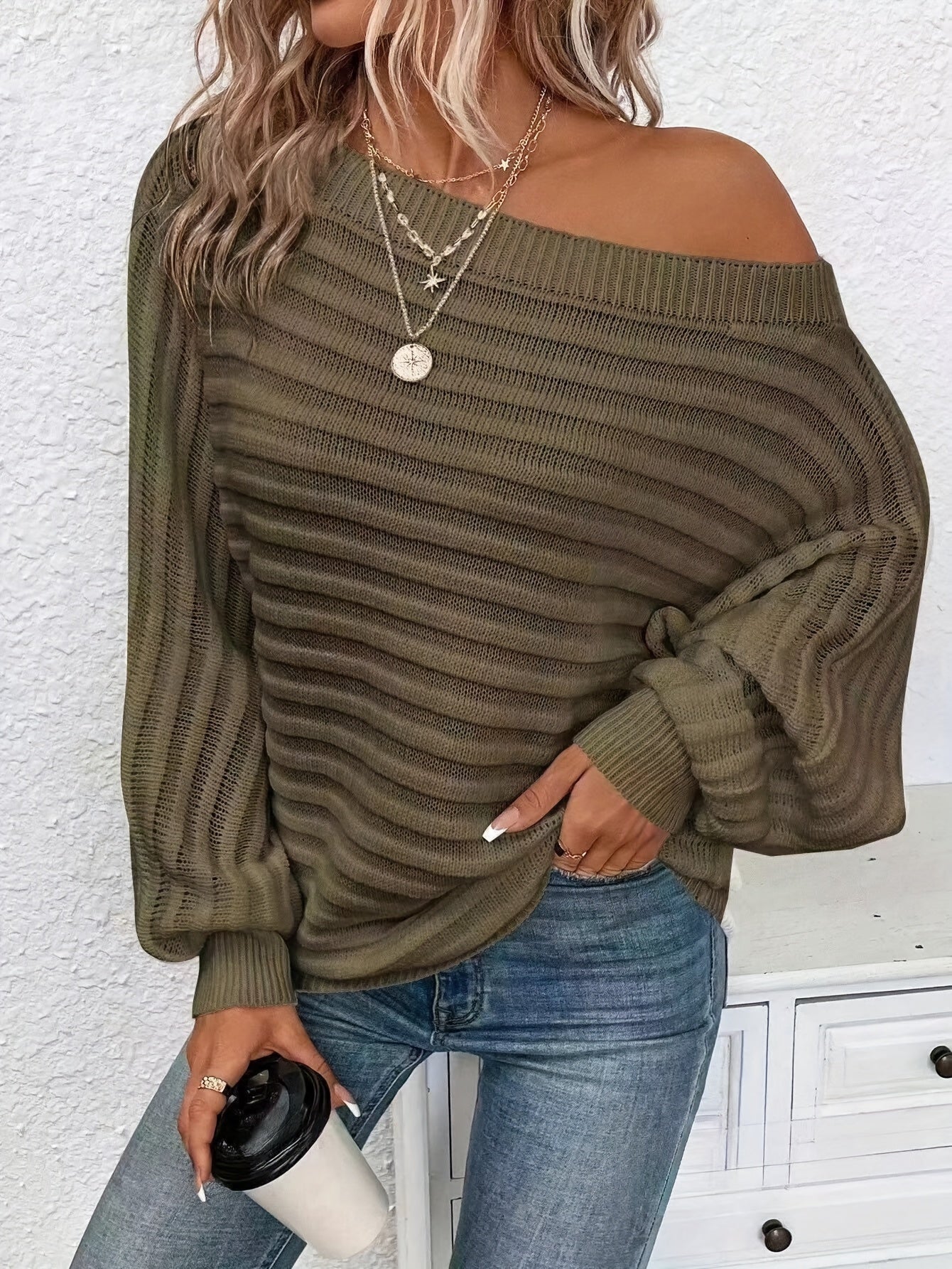Clara - Casual Off-Shoulder Wool Sweater for a Chic Winter