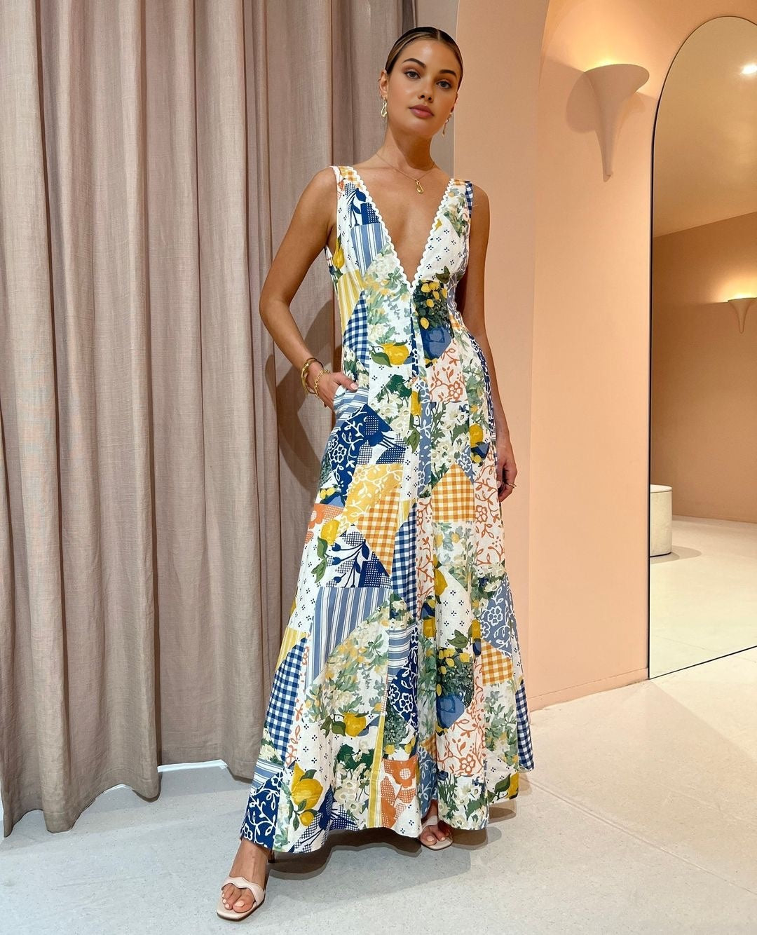 Luna Zachte Bohemian Maxi Jurk met V-Hals en Patchworkdetails