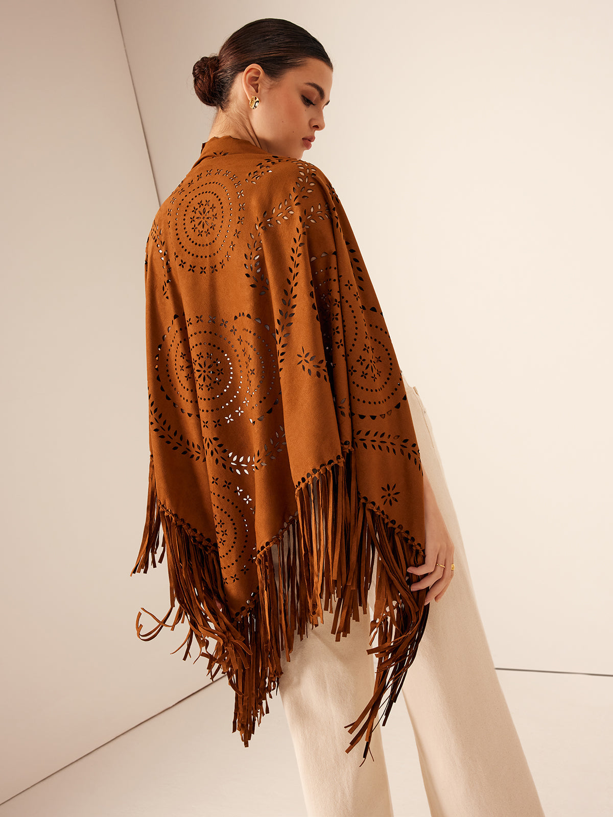 Anna Bohemian Suède Poncho met Kwastjes