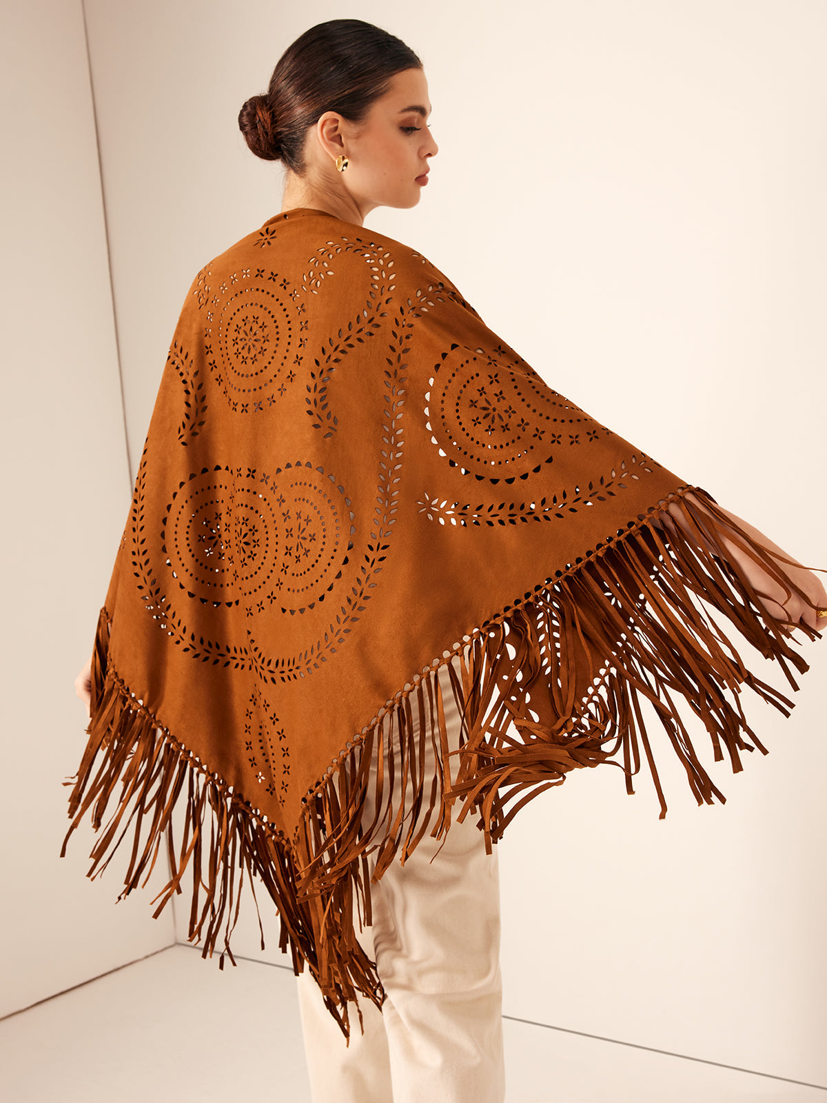 Anna Bohemian Suède Poncho met Kwastjes