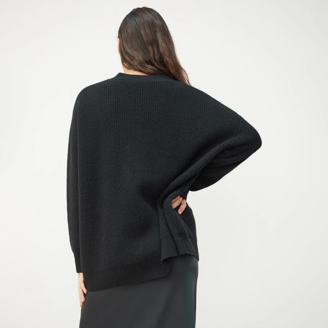 Emma Luxe Cardigan - The perfect combination of comfort and style for your wardrobe. Wrap yourself in luxury with this wonderfully soft and lightweight cocoon cardigan, designed to enhance your everyday look.