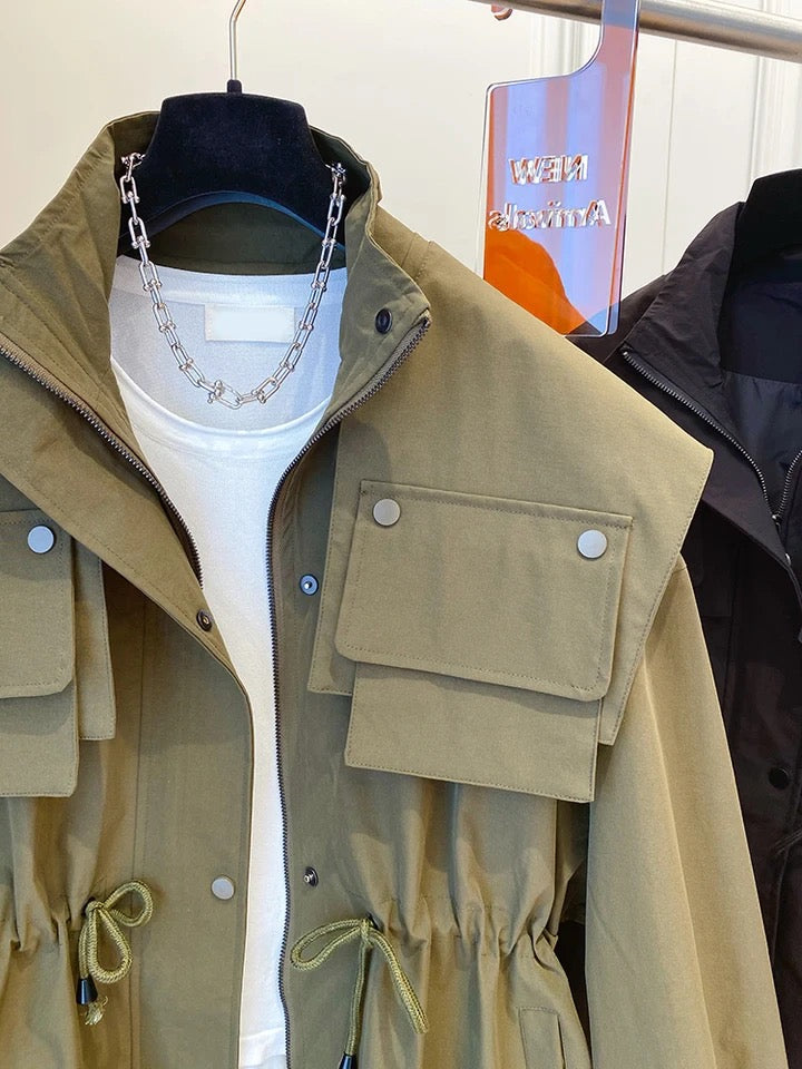 Amara Luxe Peplum Trenchcoat - Tijdloze Elegantie en Hoogwaardig Vakmanschap