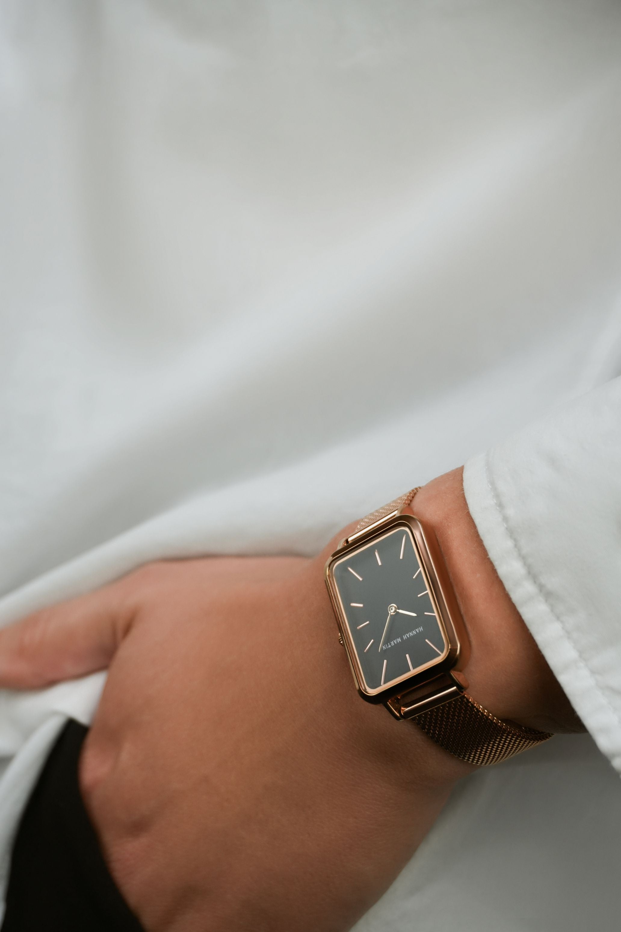 Midnight - Rechthoekig Horloge Roségoud met Zwarte Wijzerplaat en Mesh Band