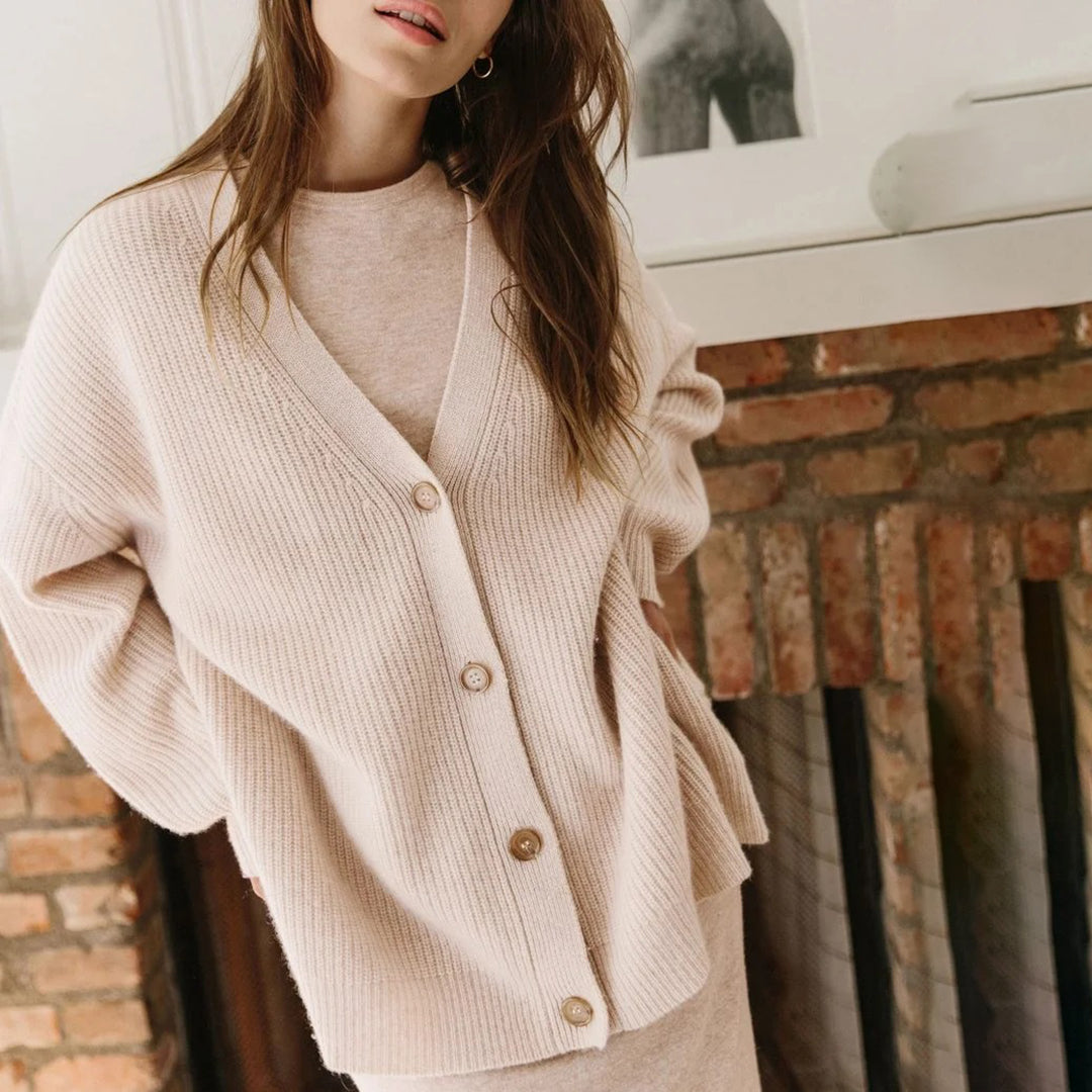 Emma Luxe Cardigan - The perfect combination of comfort and style for your wardrobe. Wrap yourself in luxury with this wonderfully soft and lightweight cocoon cardigan, designed to enhance your everyday look.