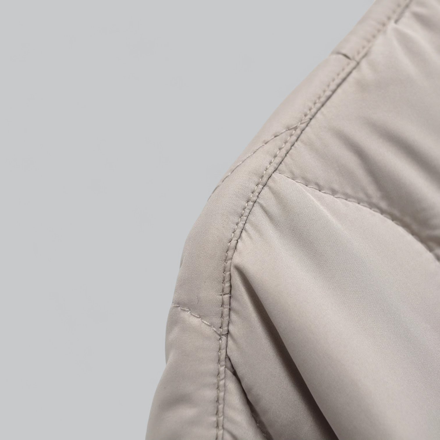 Amara - Premium Gewatteerde Jas met Elegante Ritsafwerking