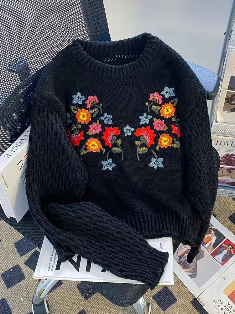 Anika Geborduurde Sweater