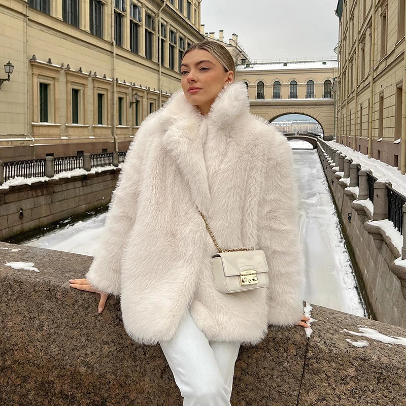Yara Luxe Dames Faux Fur Overjas met Batwing Mouwen en Vintage Details