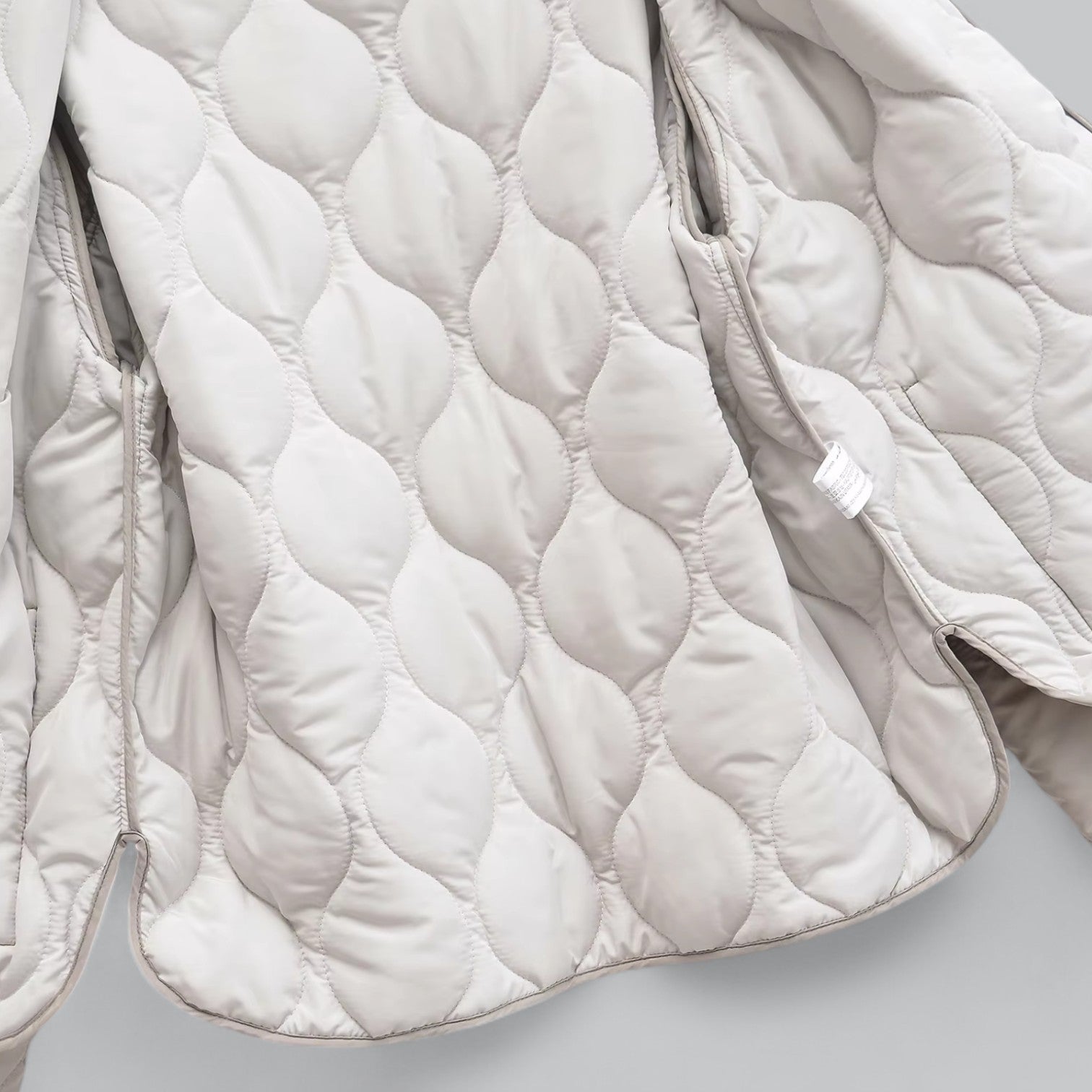 Amara - Premium Gewatteerde Jas met Elegante Ritsafwerking