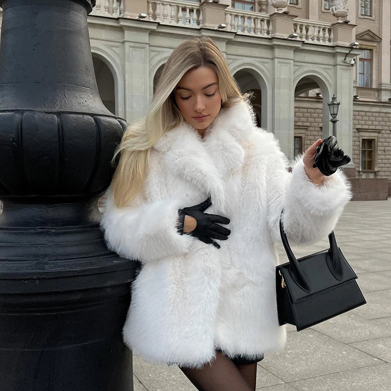 Yara Luxe Dames Faux Fur Overjas met Batwing Mouwen en Vintage Details
