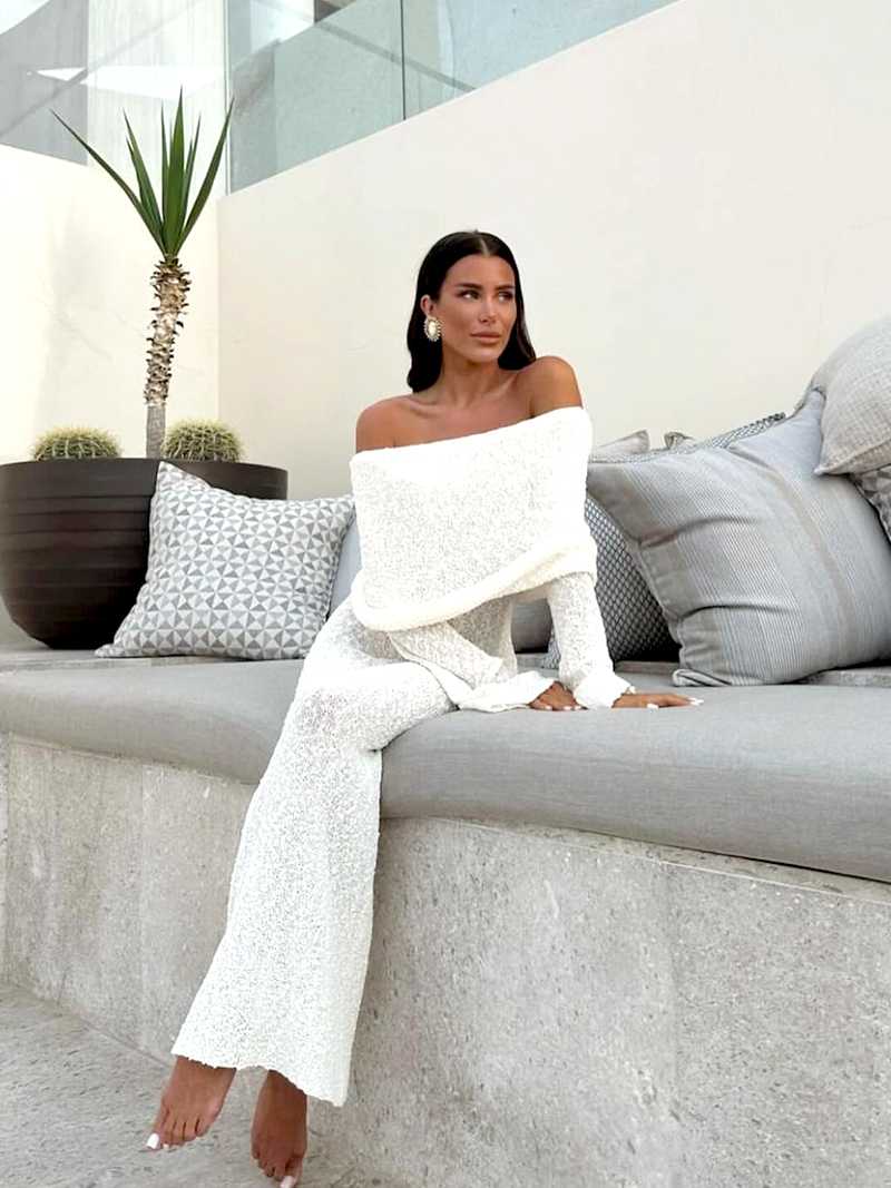 Marissa - Ribgebreide Bouclé Maxi Jurk met Off-Shoulder Halslijn
