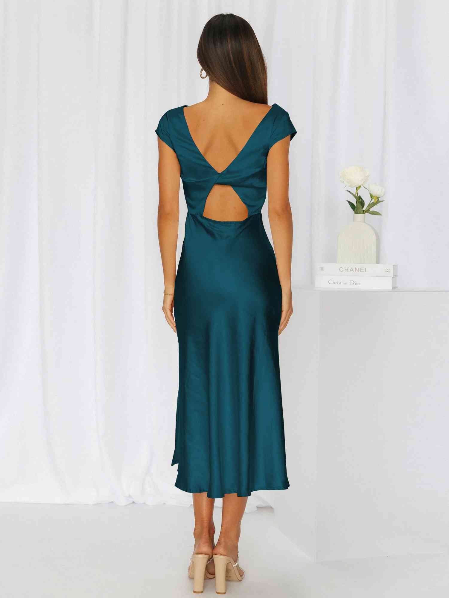 Isla Elegante Mouwloze Midi Jurk – Stijlvol & Verfijnd