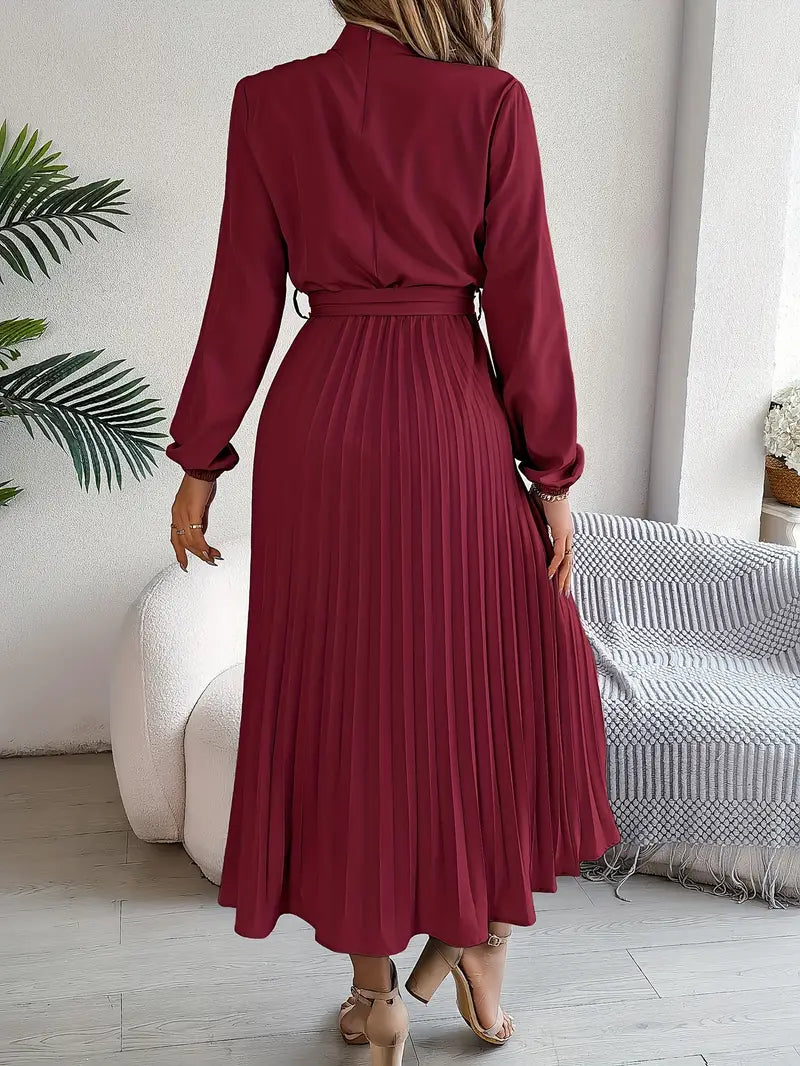 Layla – Elegante Zachte Jurk met Opstaande Kraag en Geplooide Ceintuur