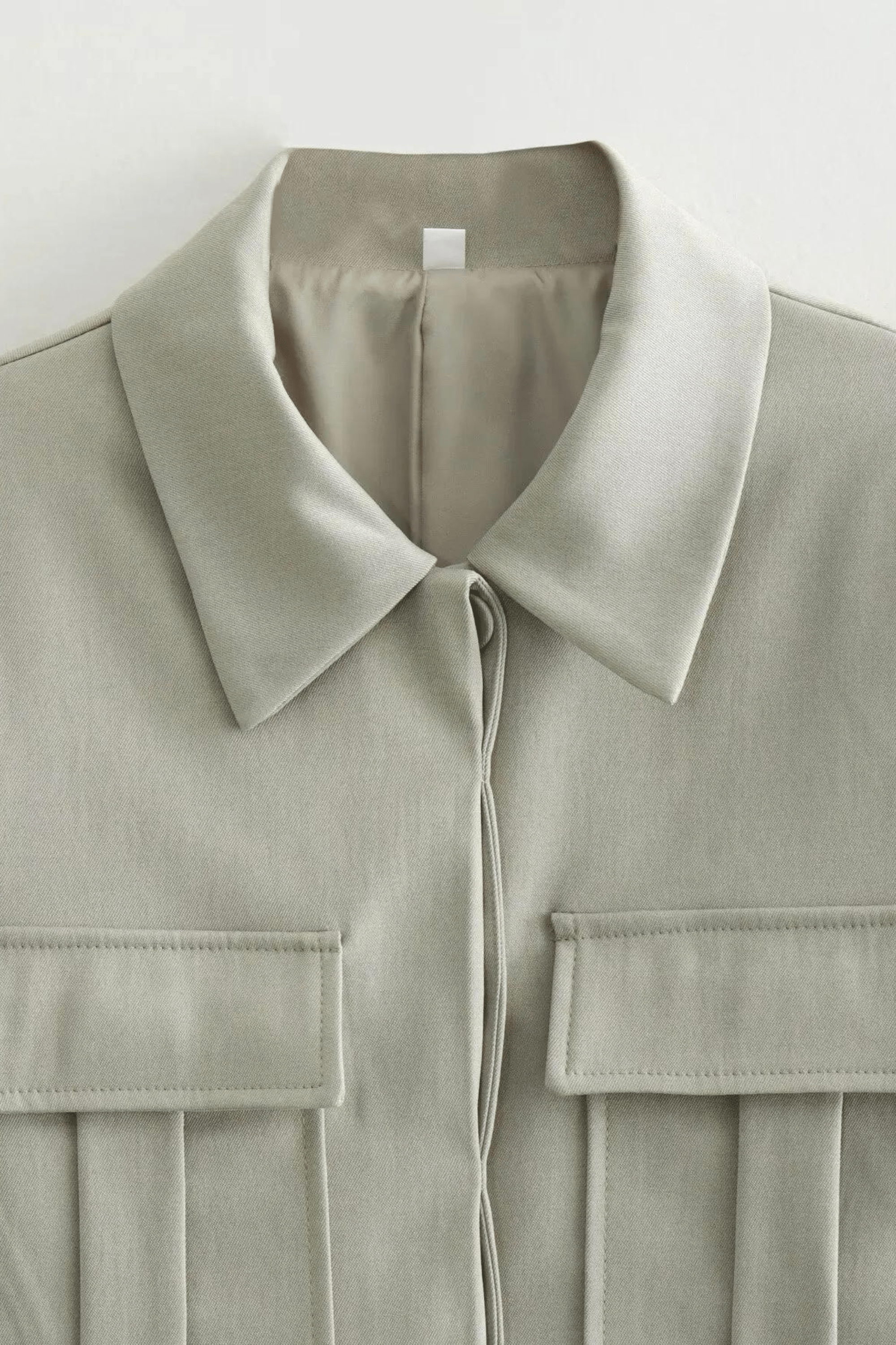 Chloé – Elegant Crop Top