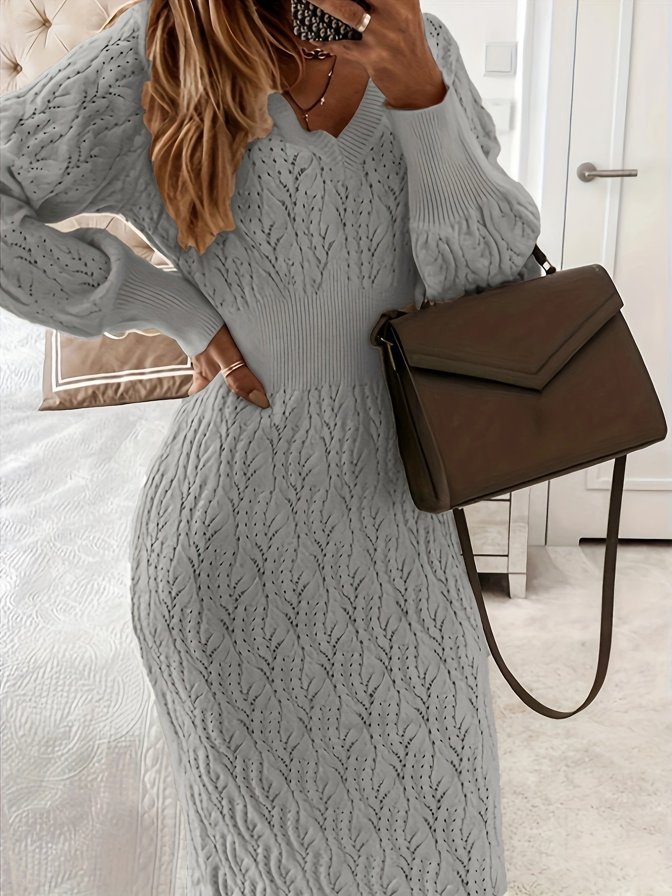 Mila - Elegante Katoenen Midi Jurk met V-Hals en Lange Mouwen