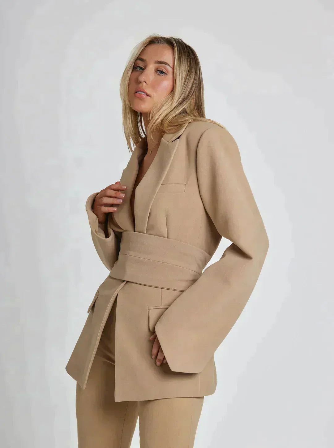 Amélie Luxe Blazer - Verfijnde Taille met Strikceintuur