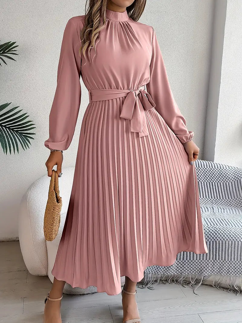 Layla – Elegante Zachte Jurk met Opstaande Kraag en Geplooide Ceintuur