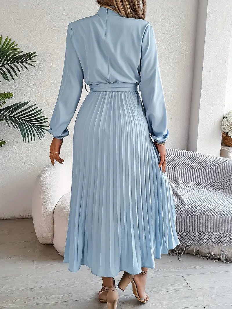 Layla – Elegante Zachte Jurk met Opstaande Kraag en Geplooide Ceintuur