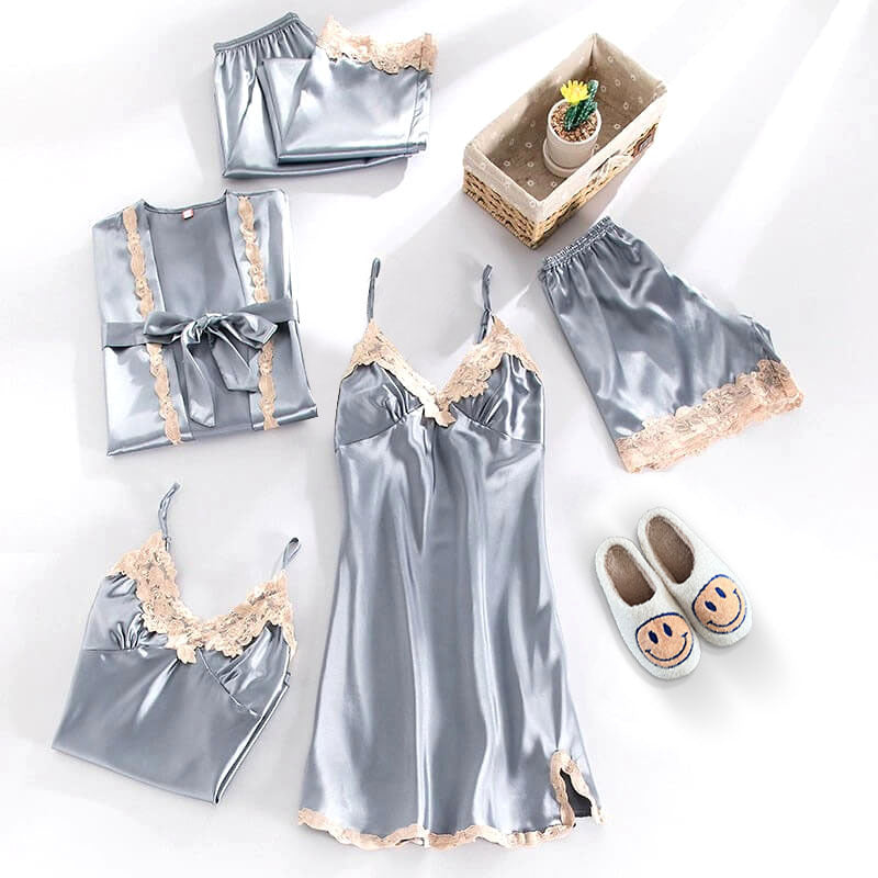 Esmee's Luxe Satijnen Pyjama Set - Vijfdelige Comfortabele Nachtkleding met Elegante Kantdetails