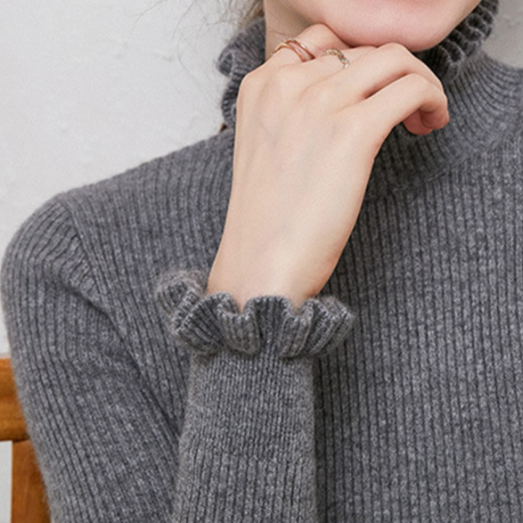 Julia Luxe Cashmere Turtleneck - Pure Comfort and Elegance