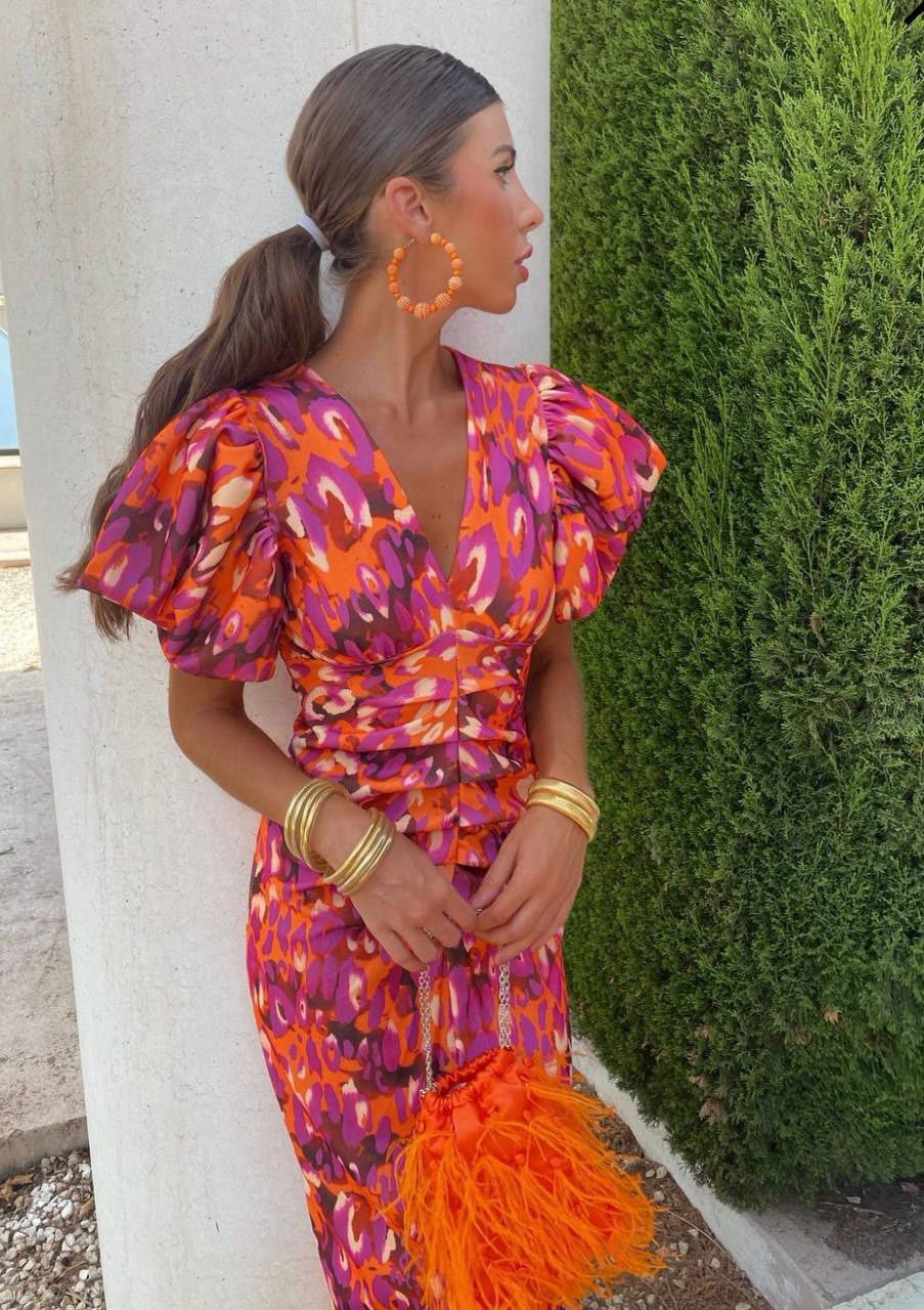 Camila – Luxe Satijnen Feestjurk met Ruches en Puffmouwen
