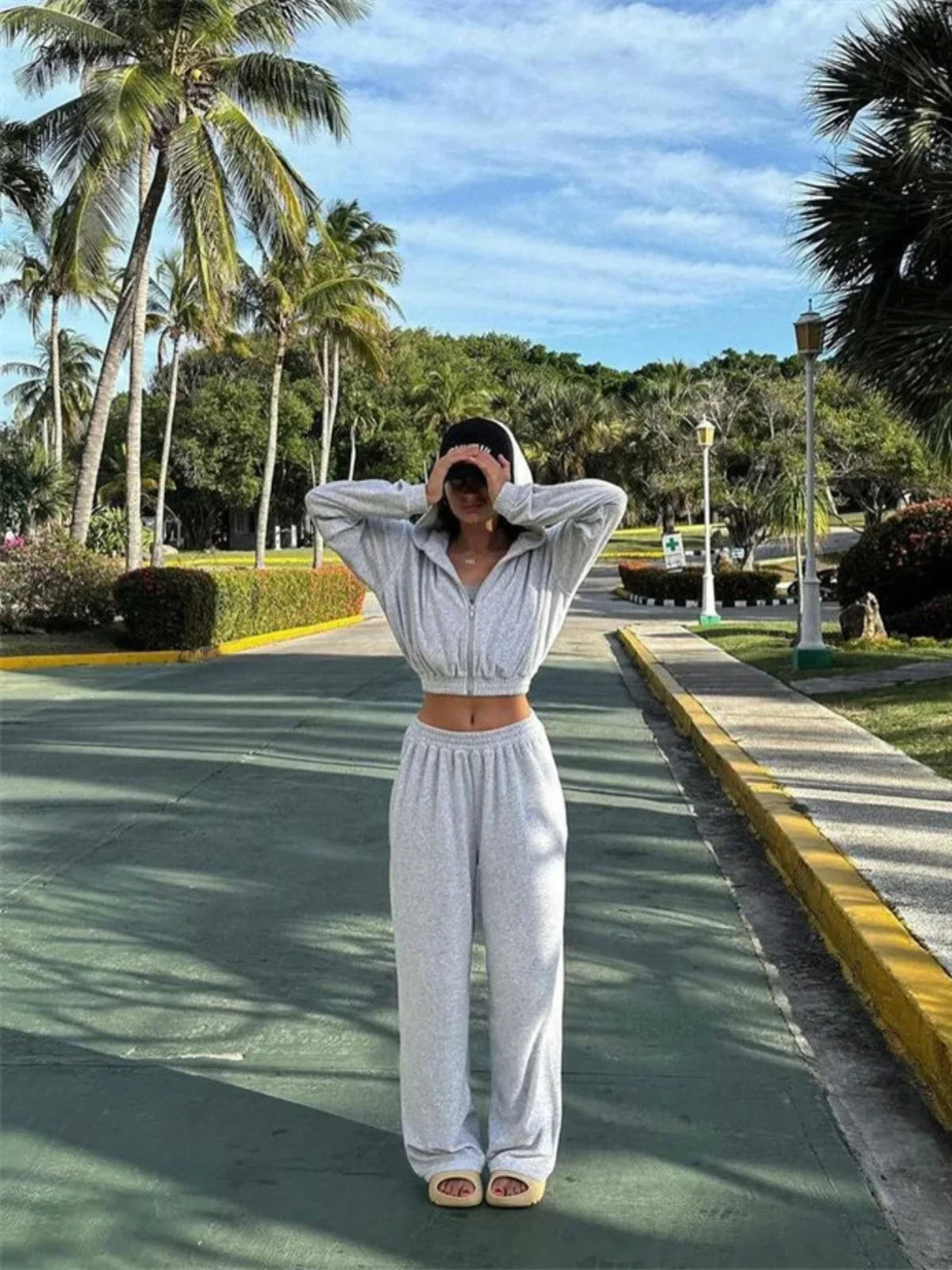 Luna Relax Lounge Set met Cropped Hoodie en Wijde Pijpen