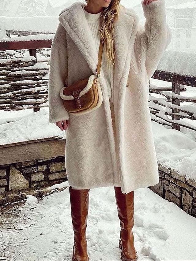 Emma's Luxe Winterjas: Verfijnde Warmte en Comfort voor Elke Gelegenheid