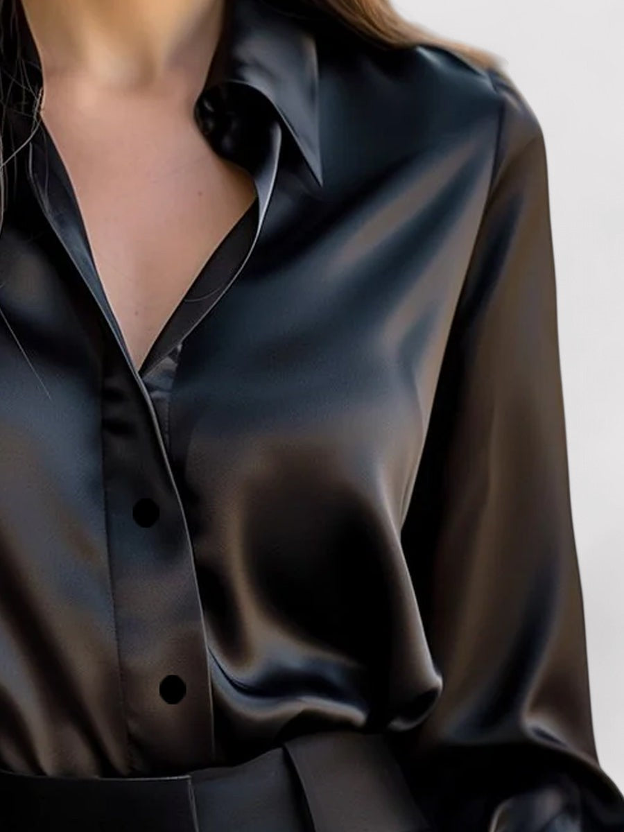 Emma Zachte Satijnen Blouse met Lange Mouwen