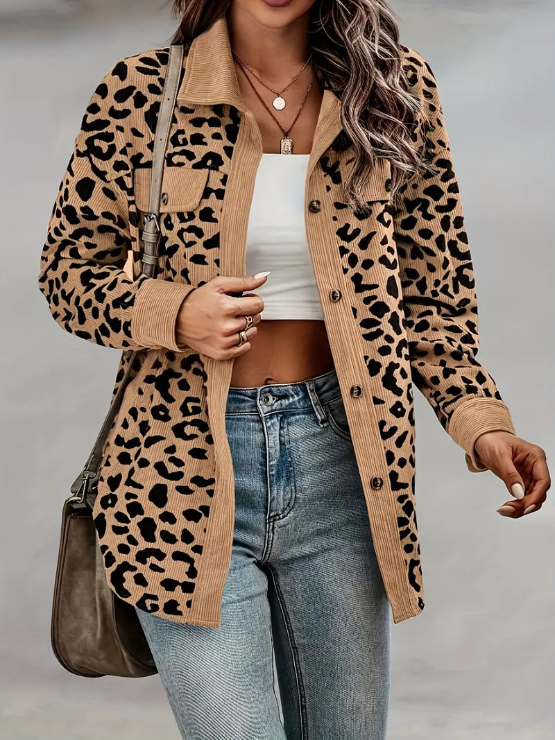 Jasmine Luxe Corduroy Jas – Gedurfd Leopard Print met Knopen-Detail