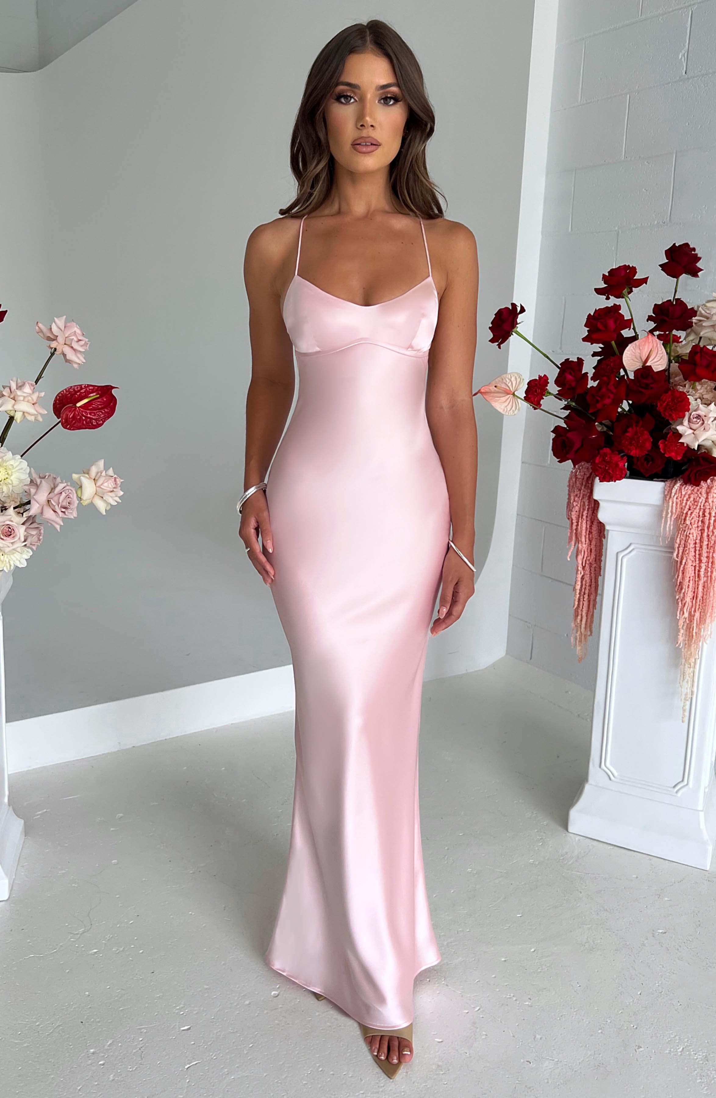 Malika – Luxe Blush Kleur Body-Hugging Maxi Jurk met Diepe Rug en Strikbanden