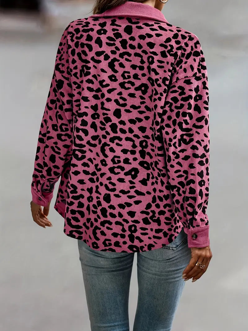 Jasmine Luxe Corduroy Jas – Gedurfd Leopard Print met Knopen-Detail