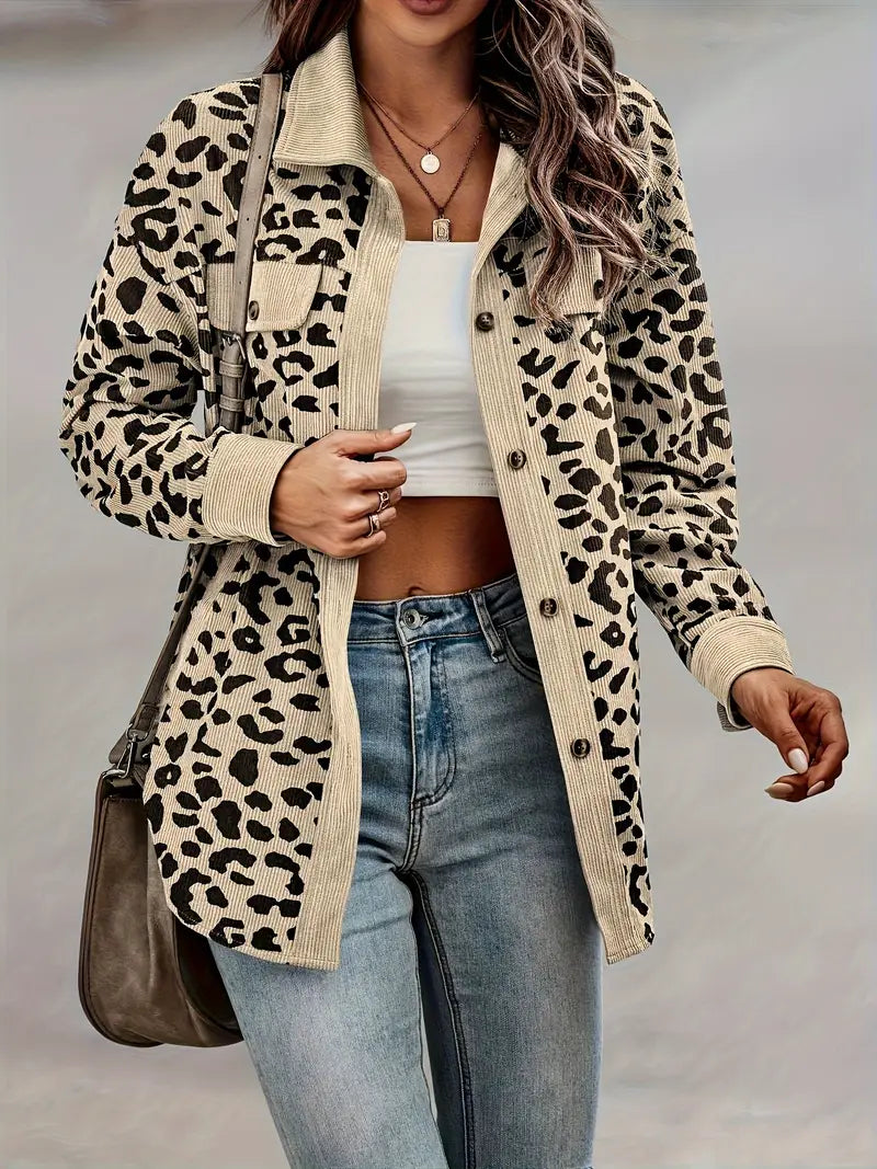 Jasmine Luxe Corduroy Jas – Gedurfd Leopard Print met Knopen-Detail