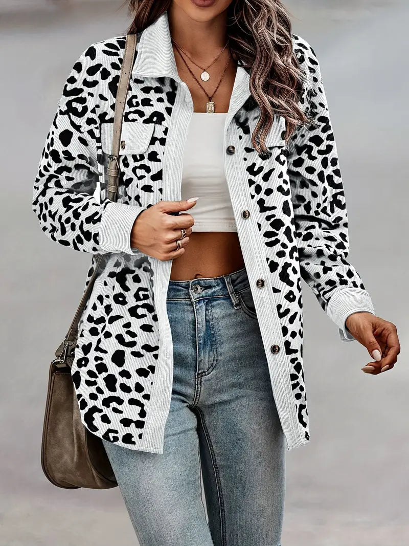 Jasmine Luxe Corduroy Jas – Gedurfd Leopard Print met Knopen-Detail