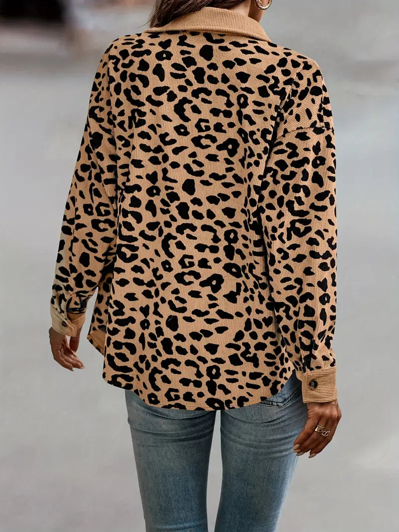 Jasmine Luxe Corduroy Jas – Gedurfd Leopard Print met Knopen-Detail