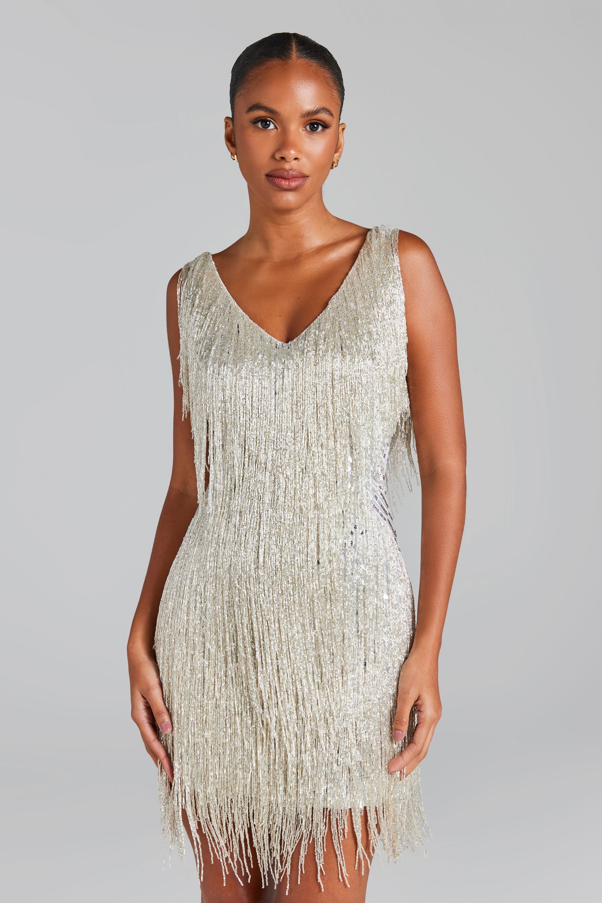 Celeste Luxe Shimmer Fringe Dress – Handgemaakte Beading en V-Hals