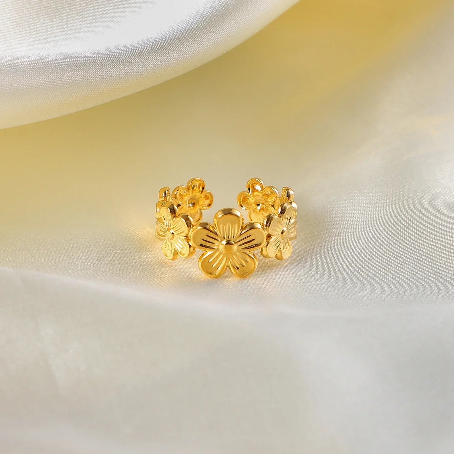 Flower Ring - Gold