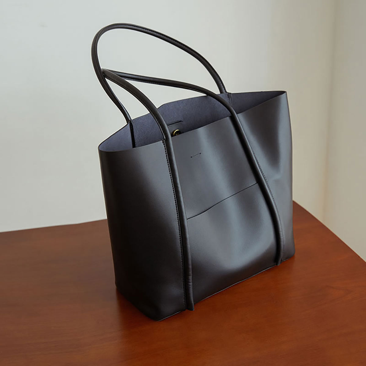 Amarins Luxe Tote Bag - Timeless Elegance in Premium Leather Design