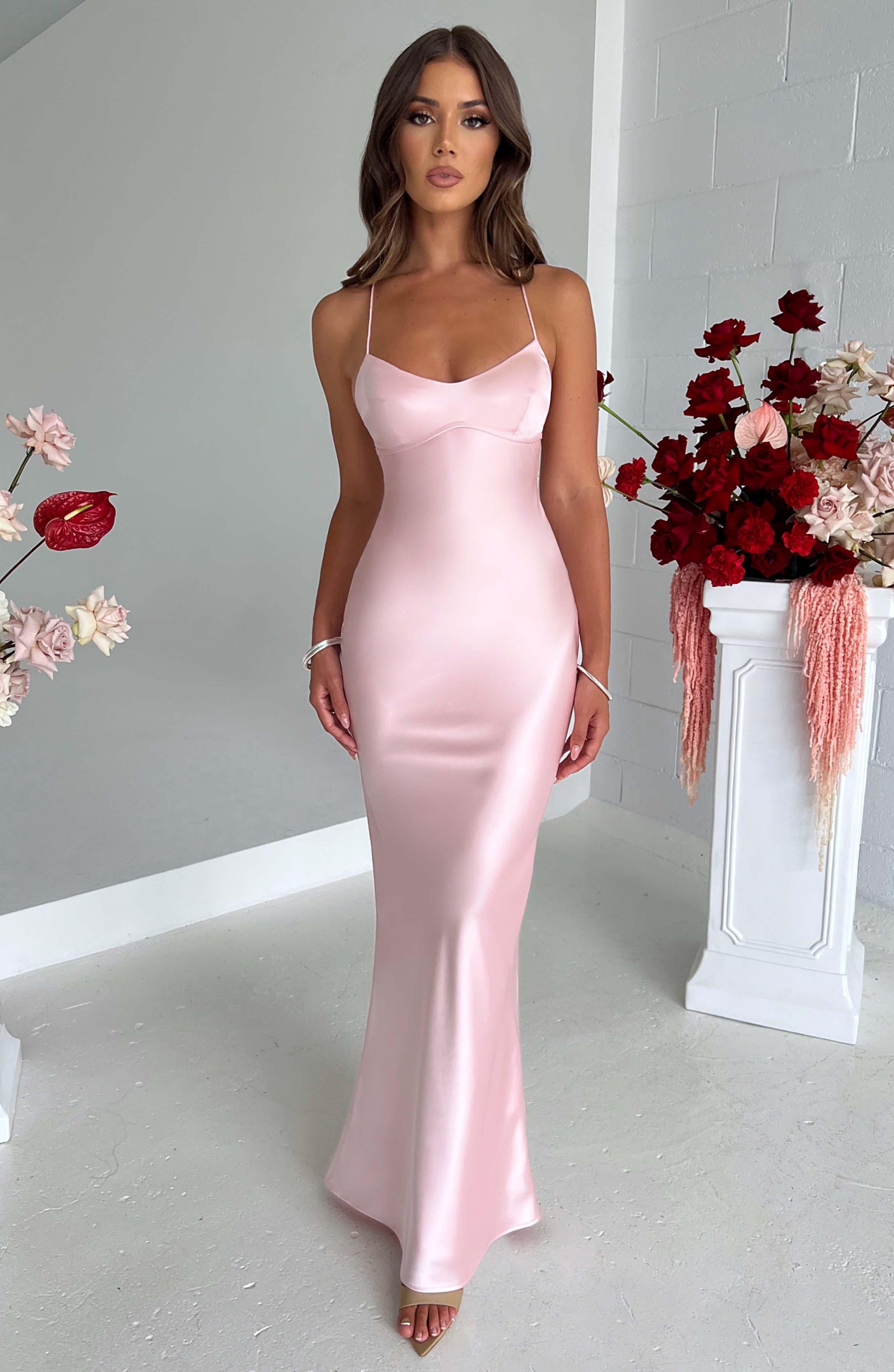 Malika – Luxe Blush Kleur Body-Hugging Maxi Jurk met Diepe Rug en Strikbanden