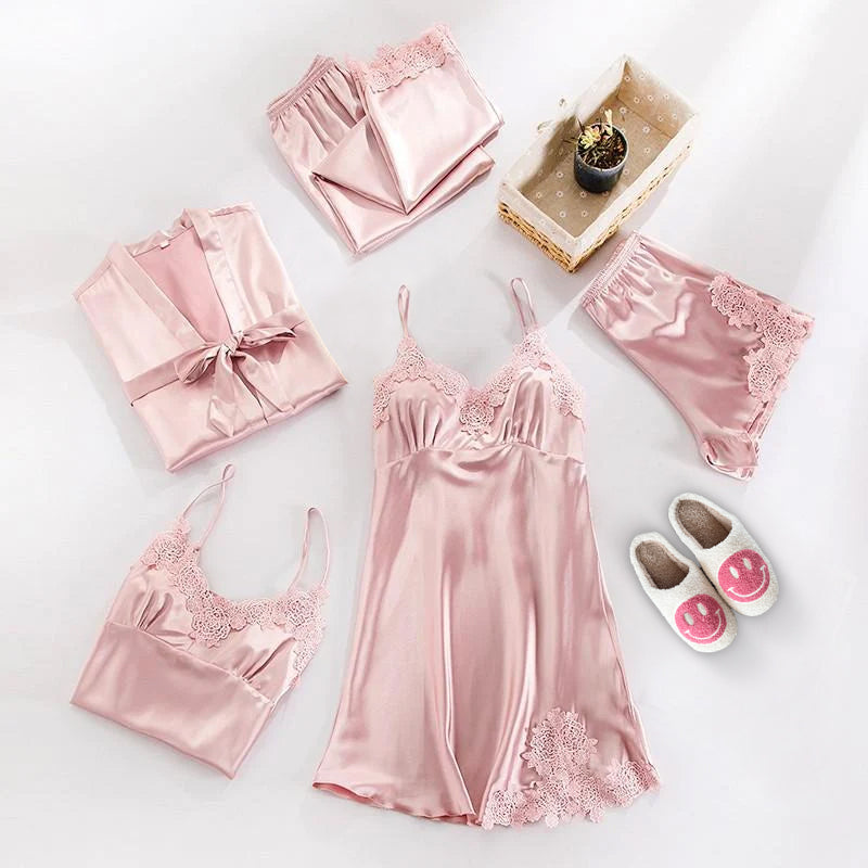 Esmee's Luxe Satijnen Pyjama Set - Vijfdelige Comfortabele Nachtkleding met Elegante Kantdetails