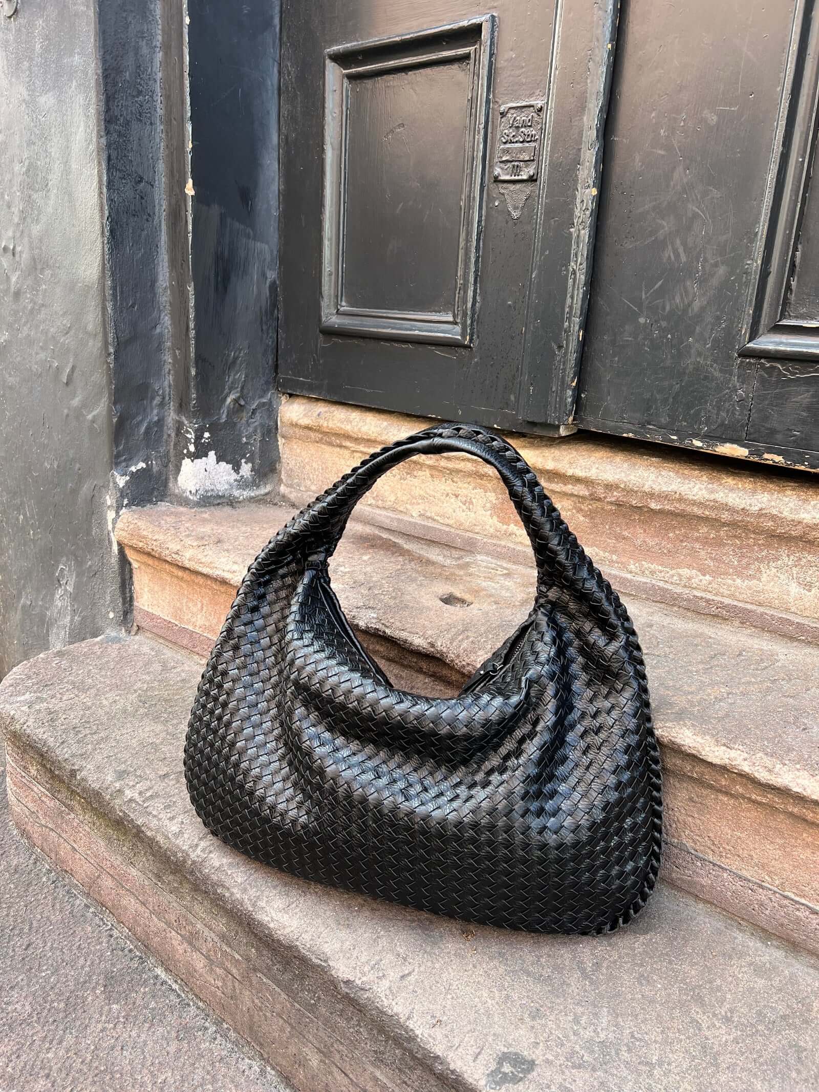 Elena Gevlochten Leren Hobo Bag