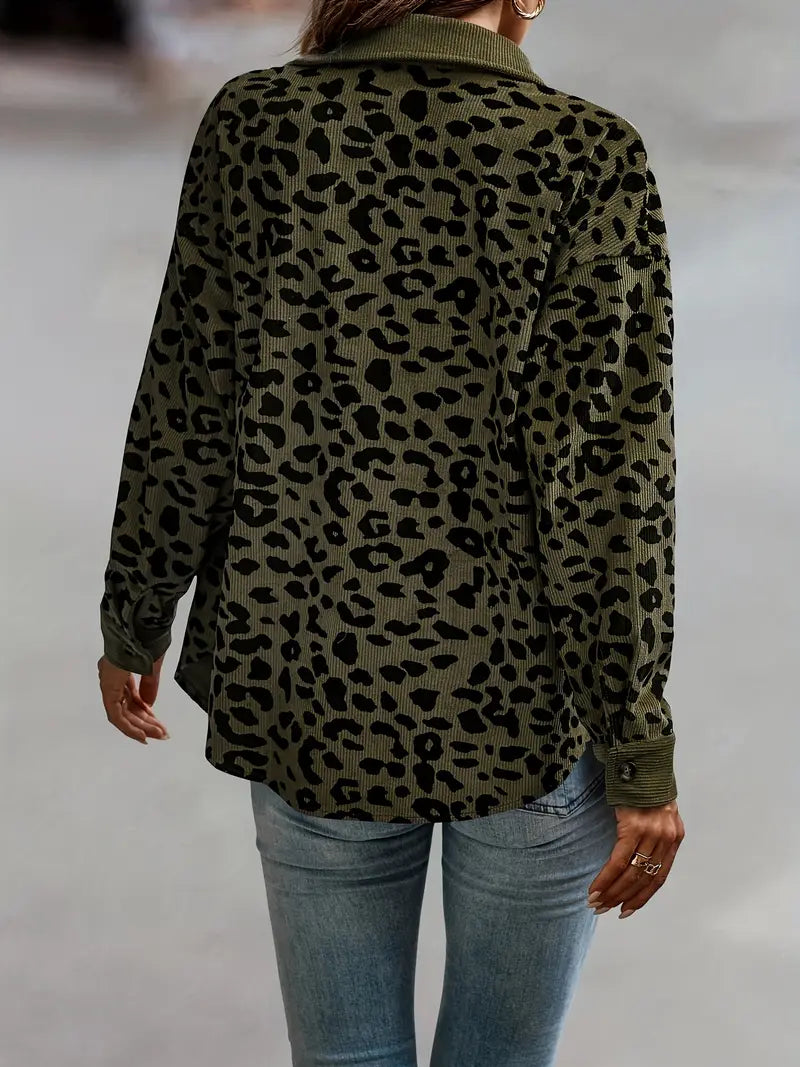 Jasmine Luxe Corduroy Jas – Gedurfd Leopard Print met Knopen-Detail