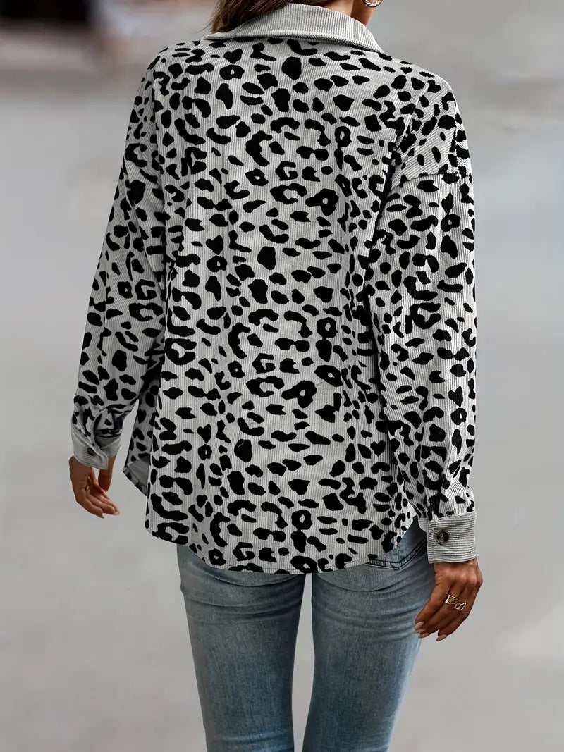 Jasmine Luxe Corduroy Jas – Gedurfd Leopard Print met Knopen-Detail
