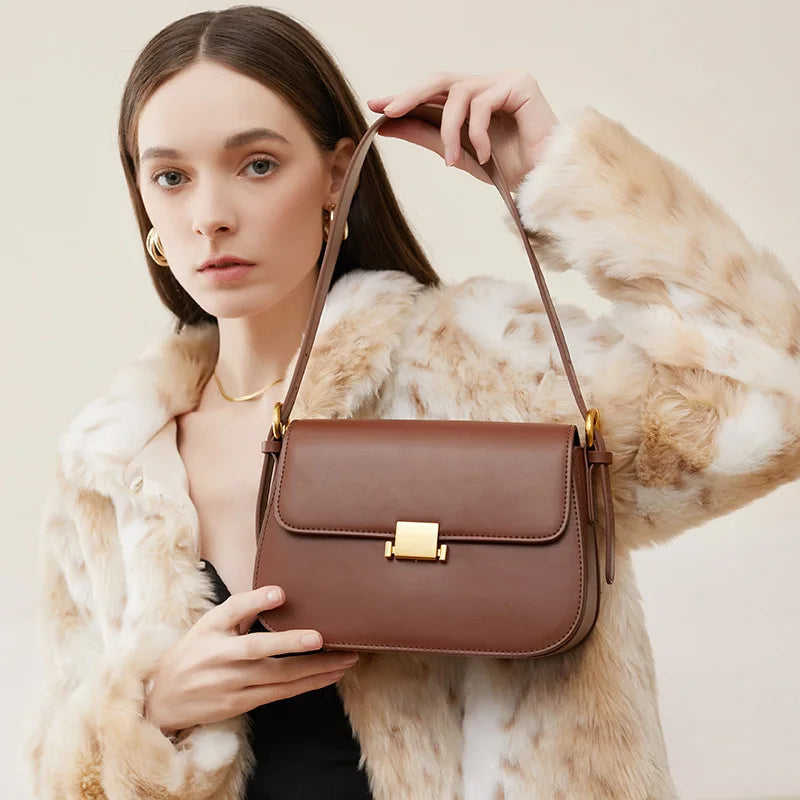 Zafira's Luxe Leather Crossbody Bag - An Elegant and Functional Fashion Jewel